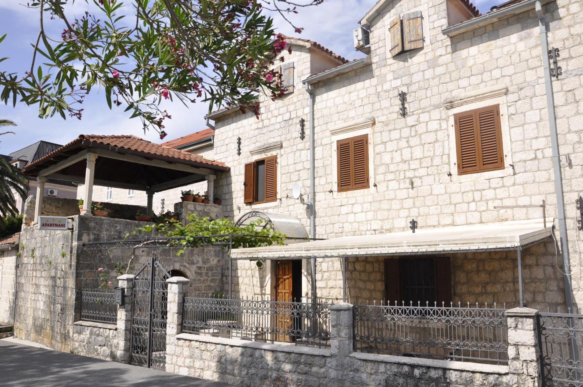 Apartments Vujosevic كوتور المظهر الخارجي الصورة
